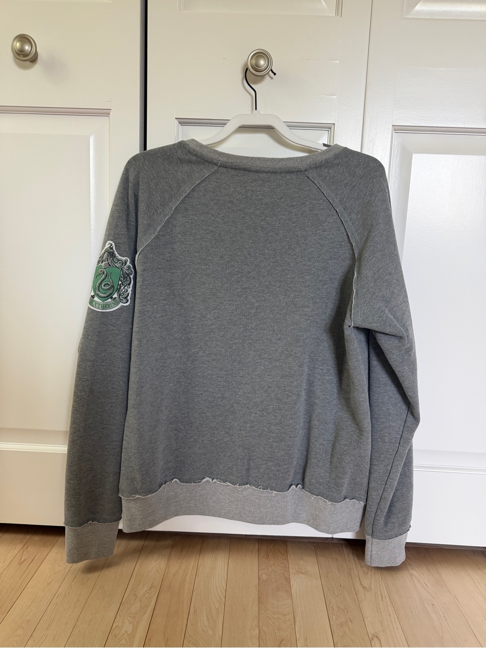 Universal Studios Harry Potter Slytherin Crewneck | L - Picture 2 of 5